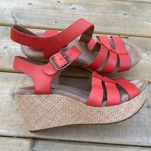 NWOT Clark’s sandals size 9